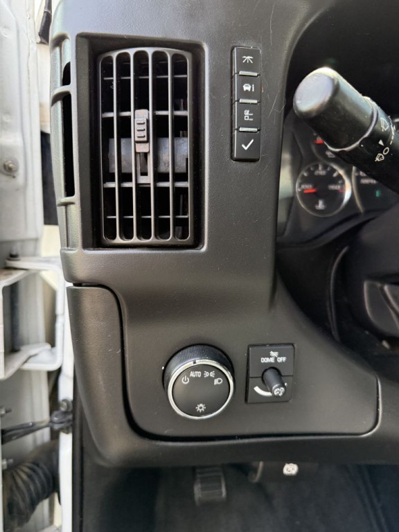 2017 Chevrolet Express Image 16