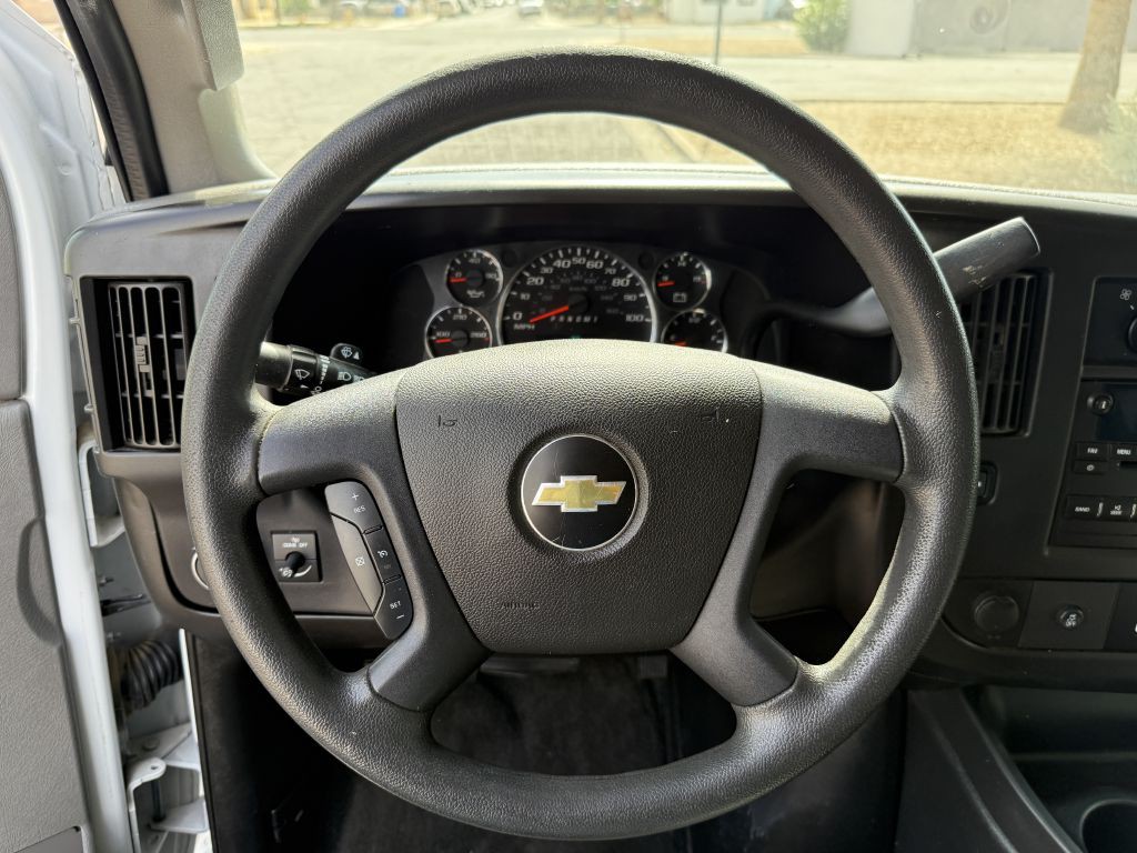 2017 Chevrolet Express Image 17