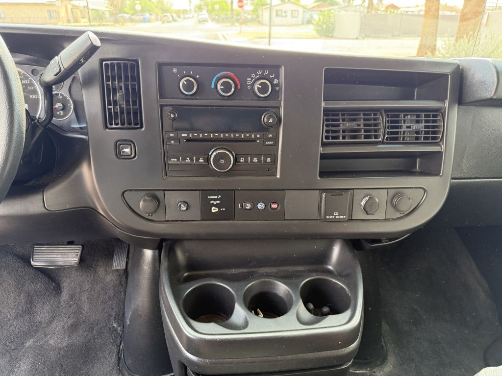 2017 Chevrolet Express Image 18