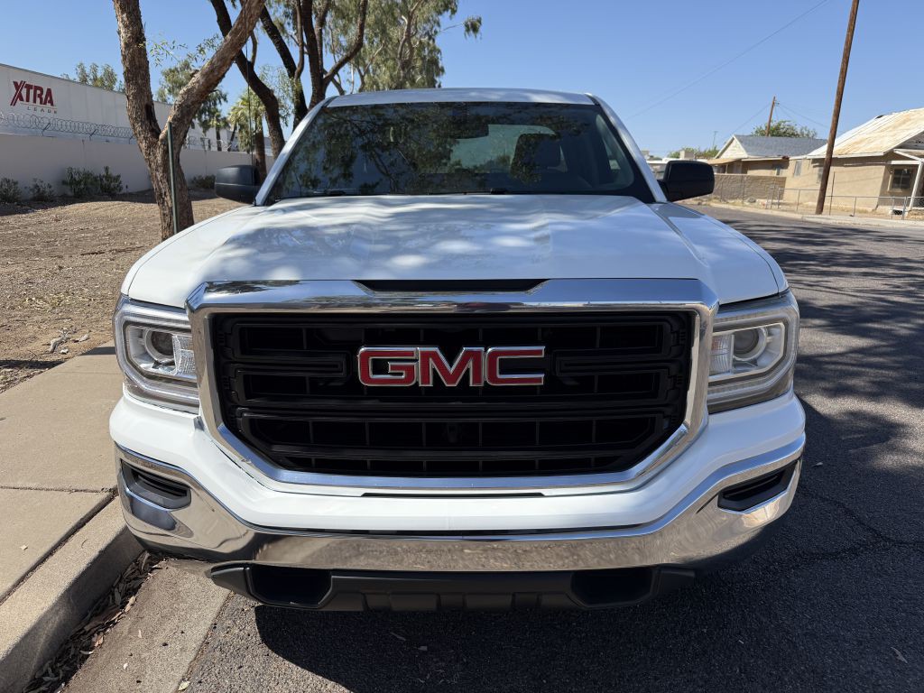 2017 GMC Sierra Image 2