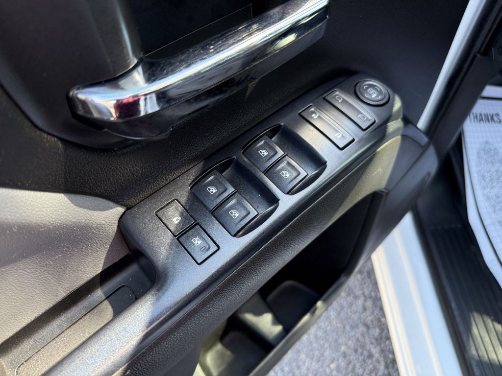 2017 GMC Sierra Image 16