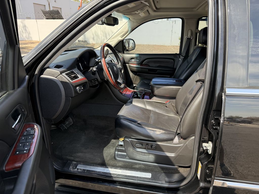 2007 Cadillac Escalade Image 8