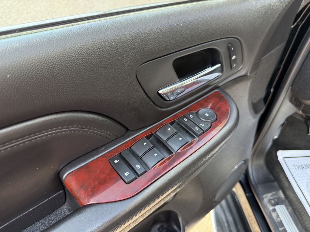 2007 Cadillac Escalade Image 16