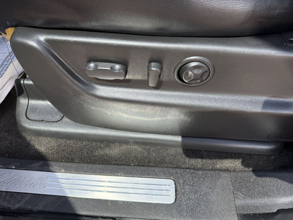 2007 Cadillac Escalade Image 17