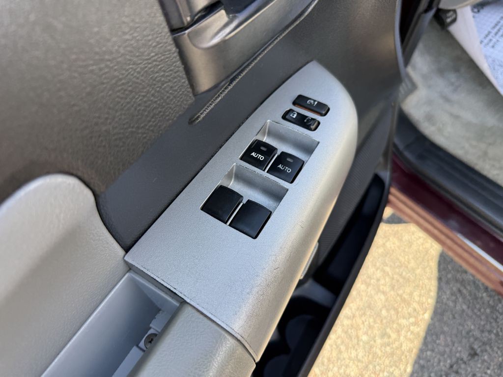 2009 Toyota Sequoia Image 20