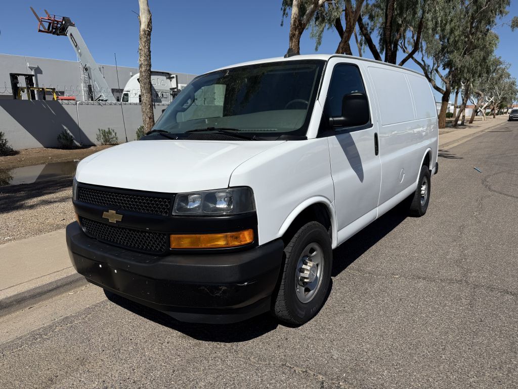 2018 Chevrolet Express Image 1