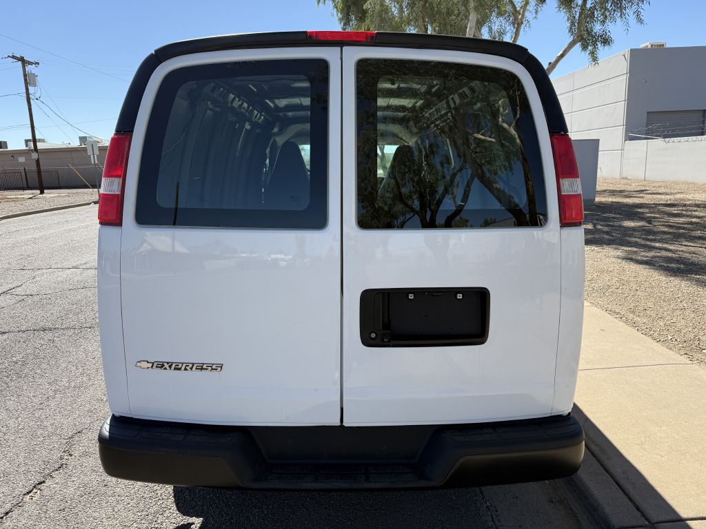 2018 Chevrolet Express Image 5