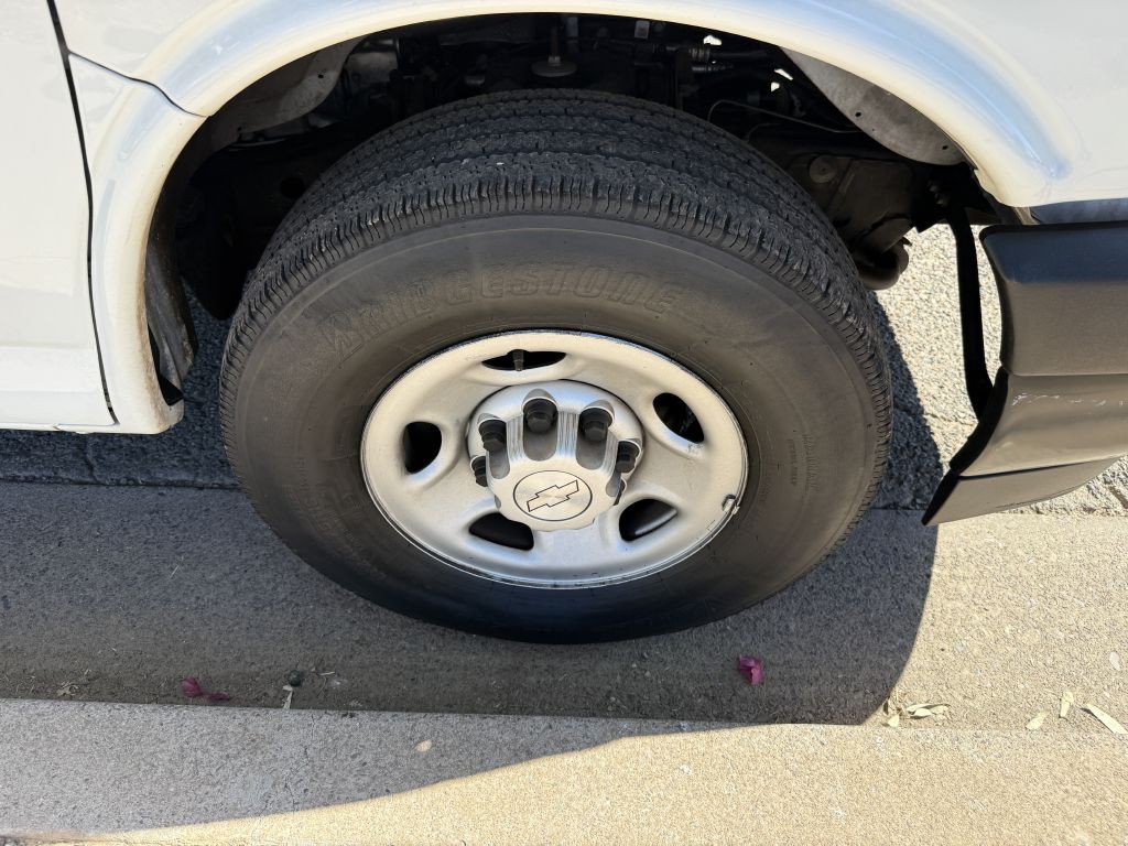 2018 Chevrolet Express Image 12