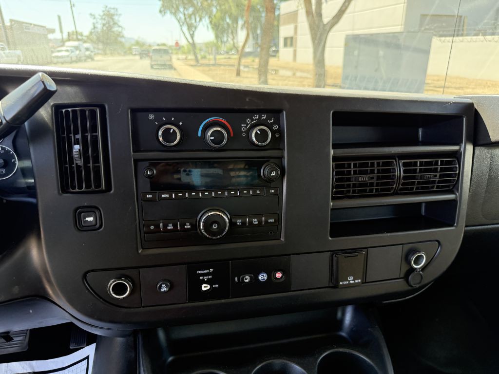 2018 Chevrolet Express Image 17