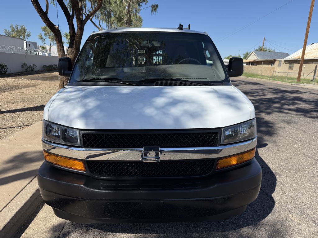 2018 Chevrolet Express Image 2