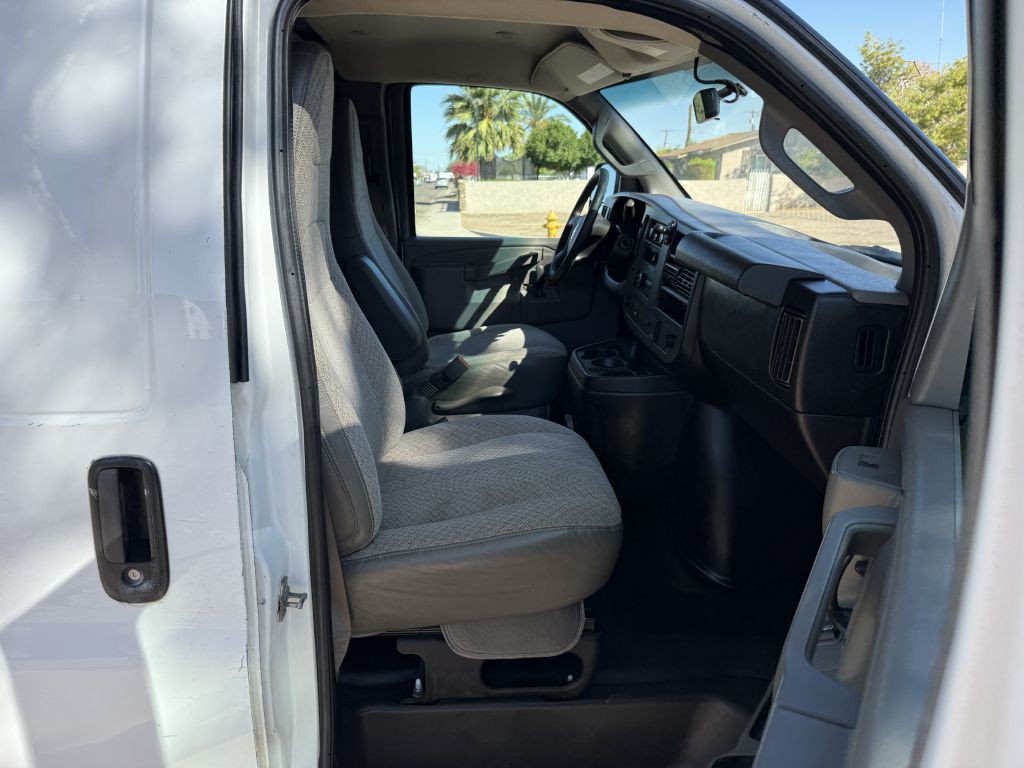 2018 Chevrolet Express Image 12