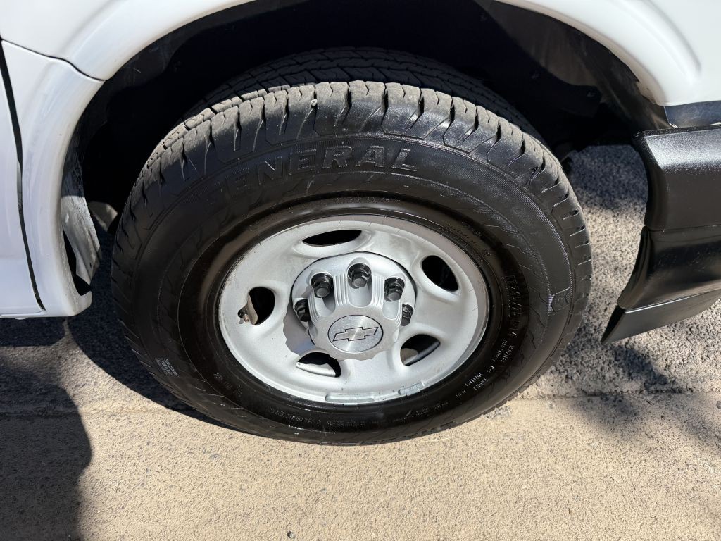 2018 Chevrolet Express Image 13