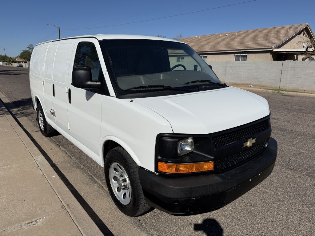 2014 Chevrolet Express Image 3