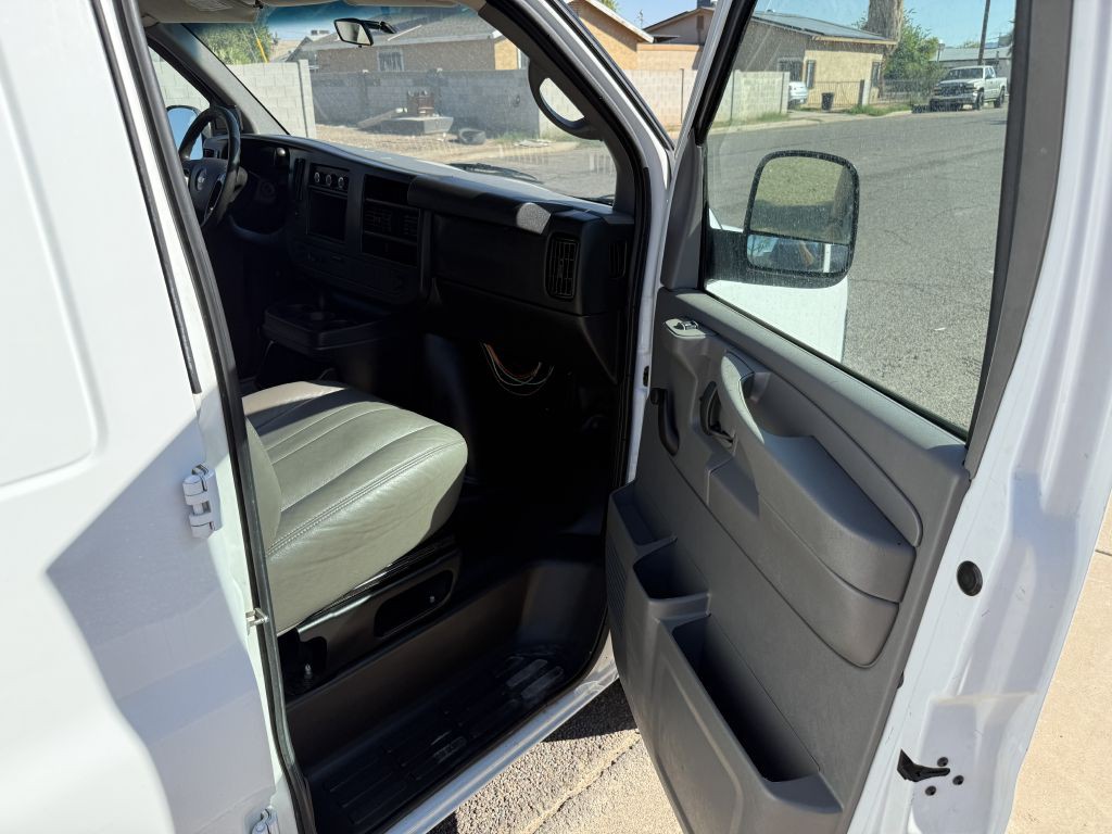 2014 Chevrolet Express Image 11