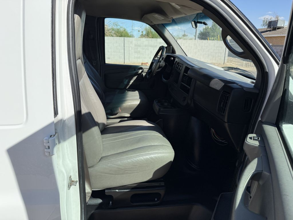 2014 Chevrolet Express Image 12