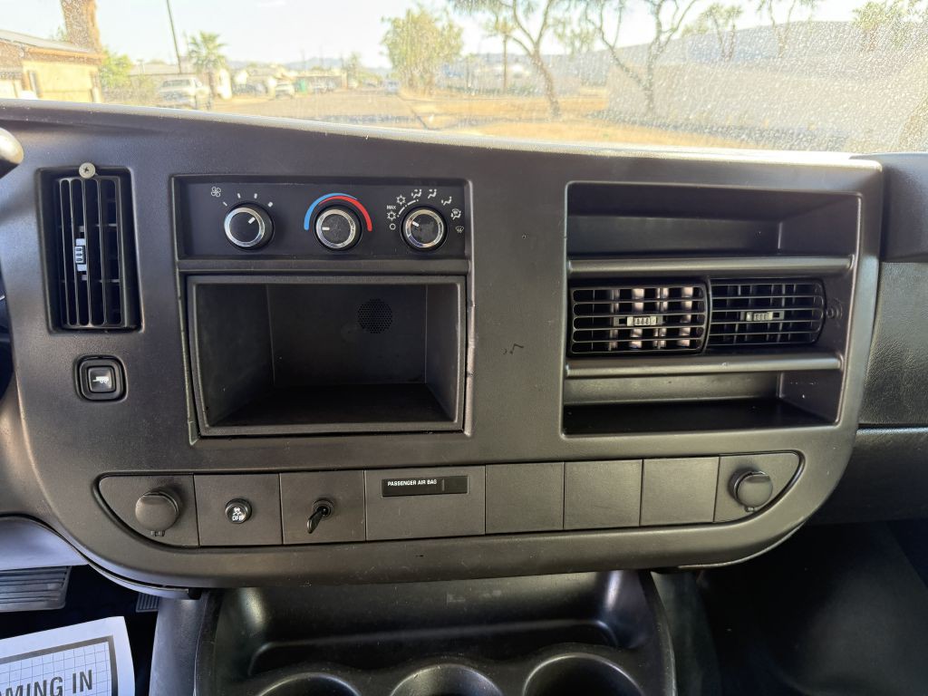 2014 Chevrolet Express Image 17