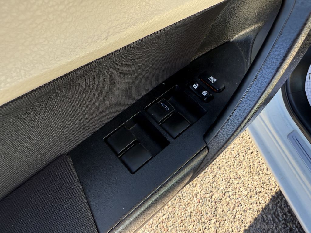 2015 Toyota Corolla Image 16
