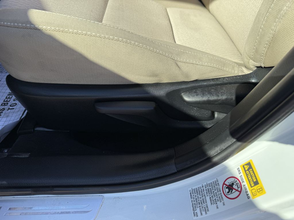 2015 Toyota Corolla Image 17