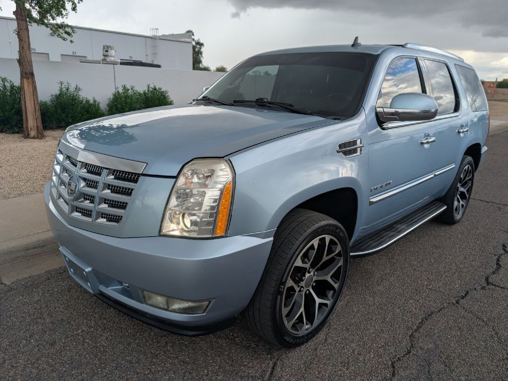 2011 Cadillac Escalade Image 1