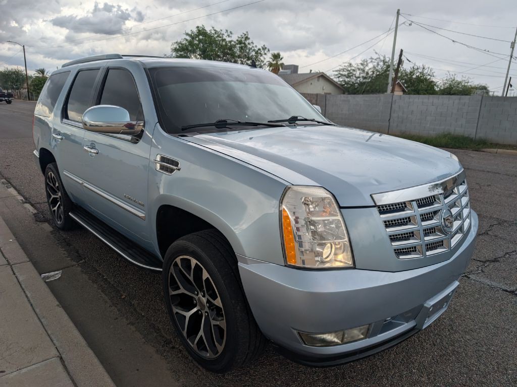 2011 Cadillac Escalade Image 3