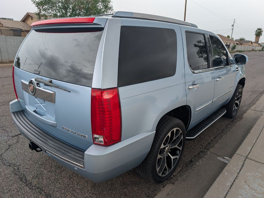 2011 Cadillac Escalade Image 4
