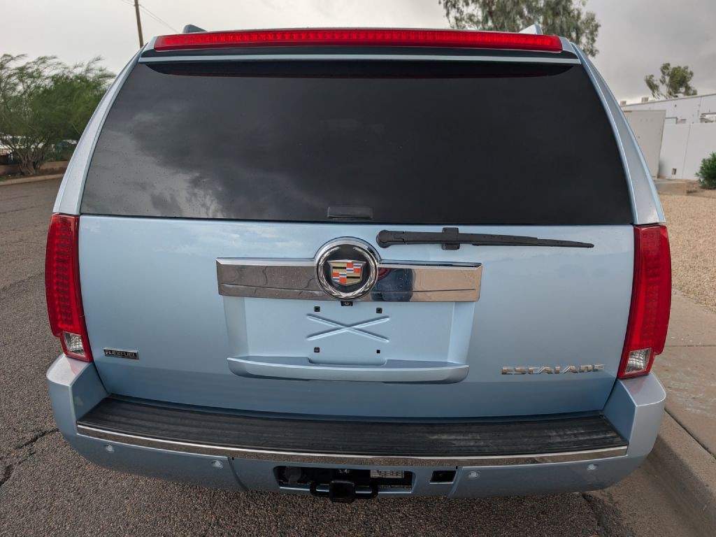 2011 Cadillac Escalade Image 5