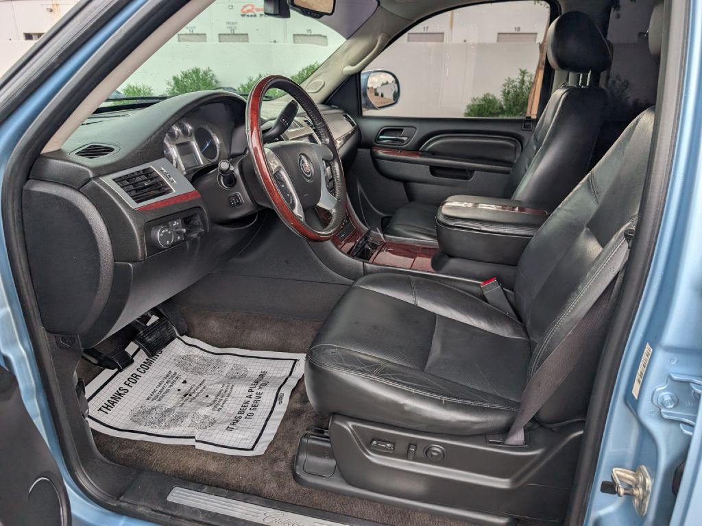 2011 Cadillac Escalade Image 8