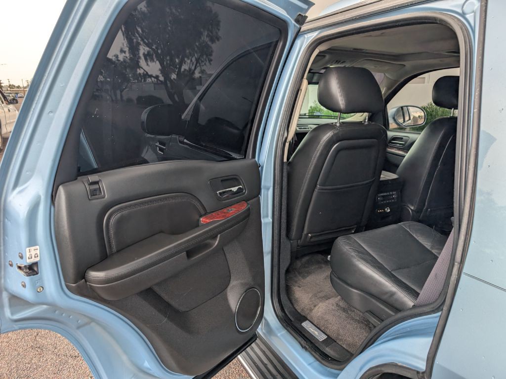 2011 Cadillac Escalade Image 9