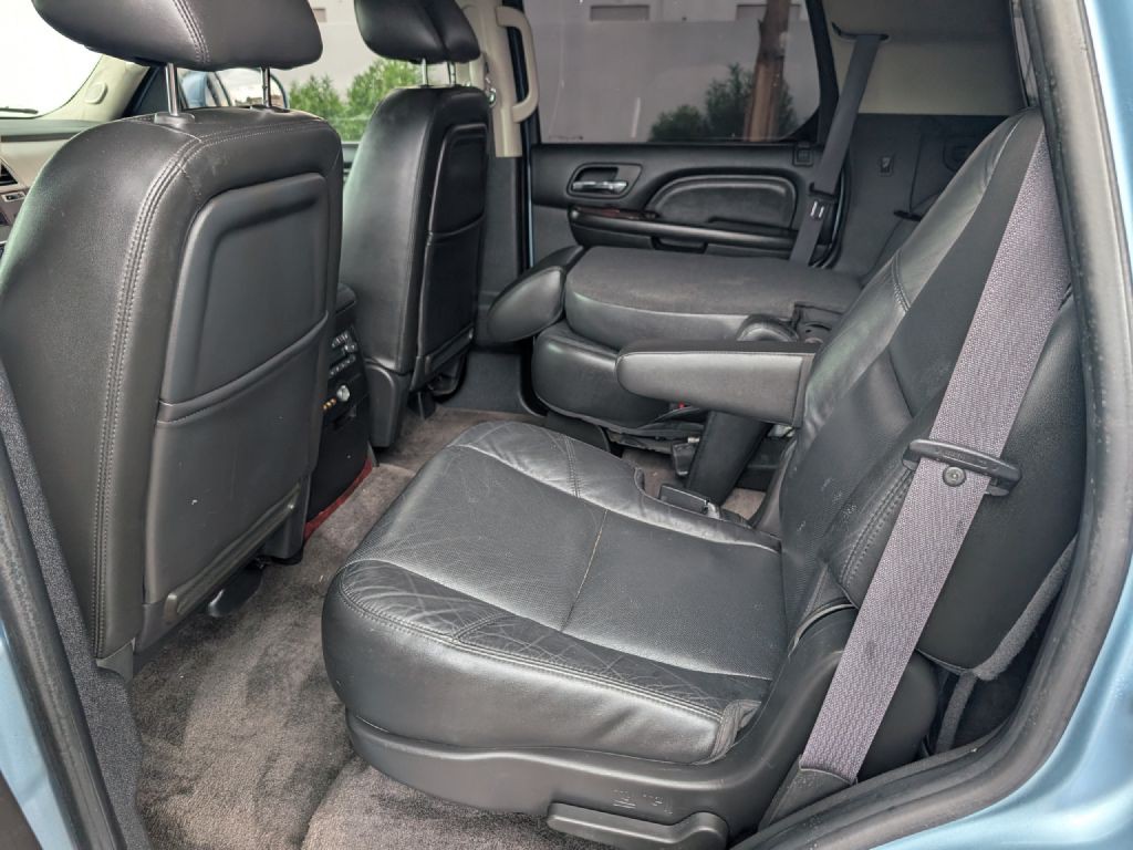 2011 Cadillac Escalade Image 10