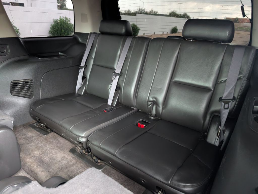 2011 Cadillac Escalade Image 11