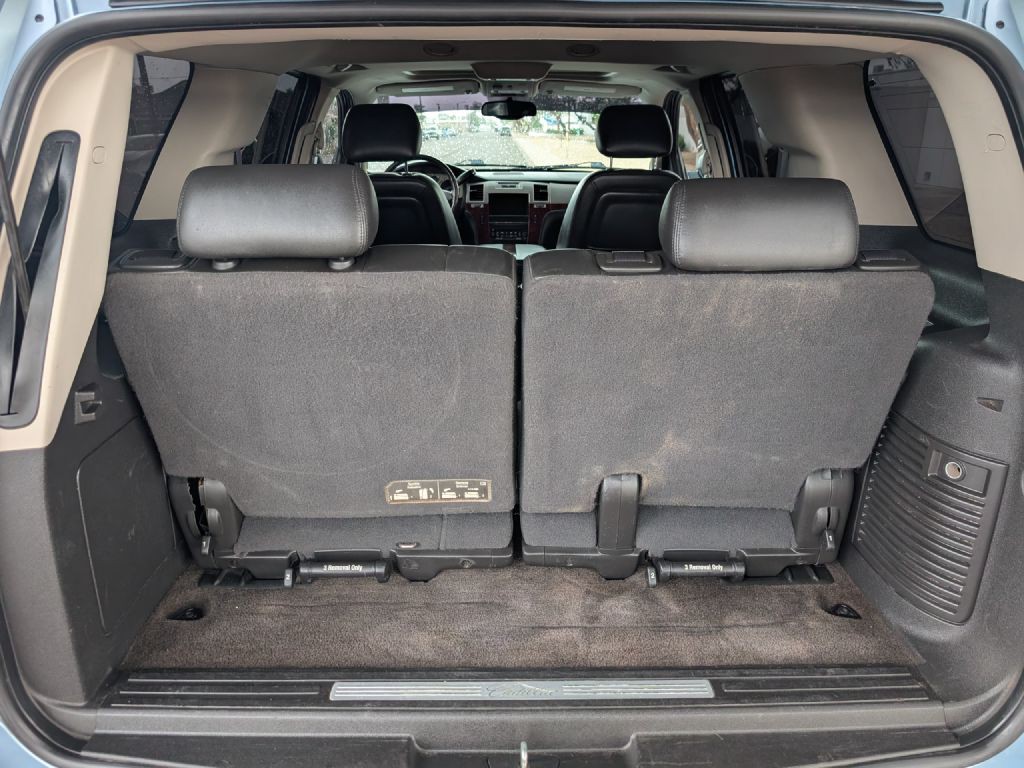 2011 Cadillac Escalade Image 12