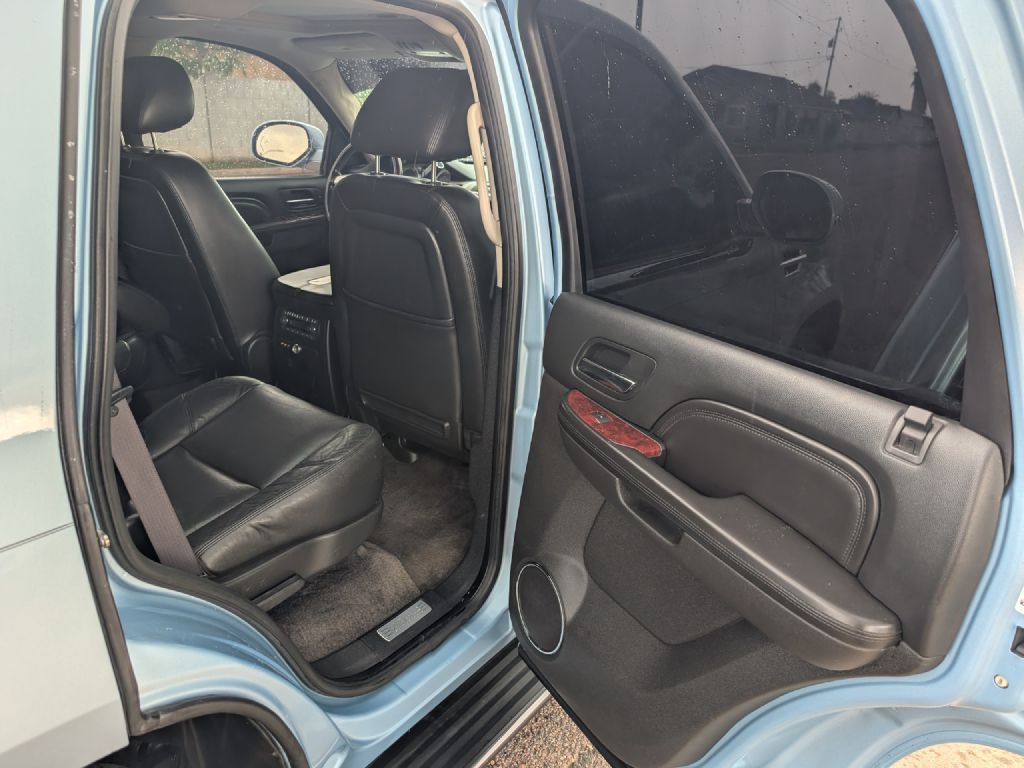 2011 Cadillac Escalade Image 13