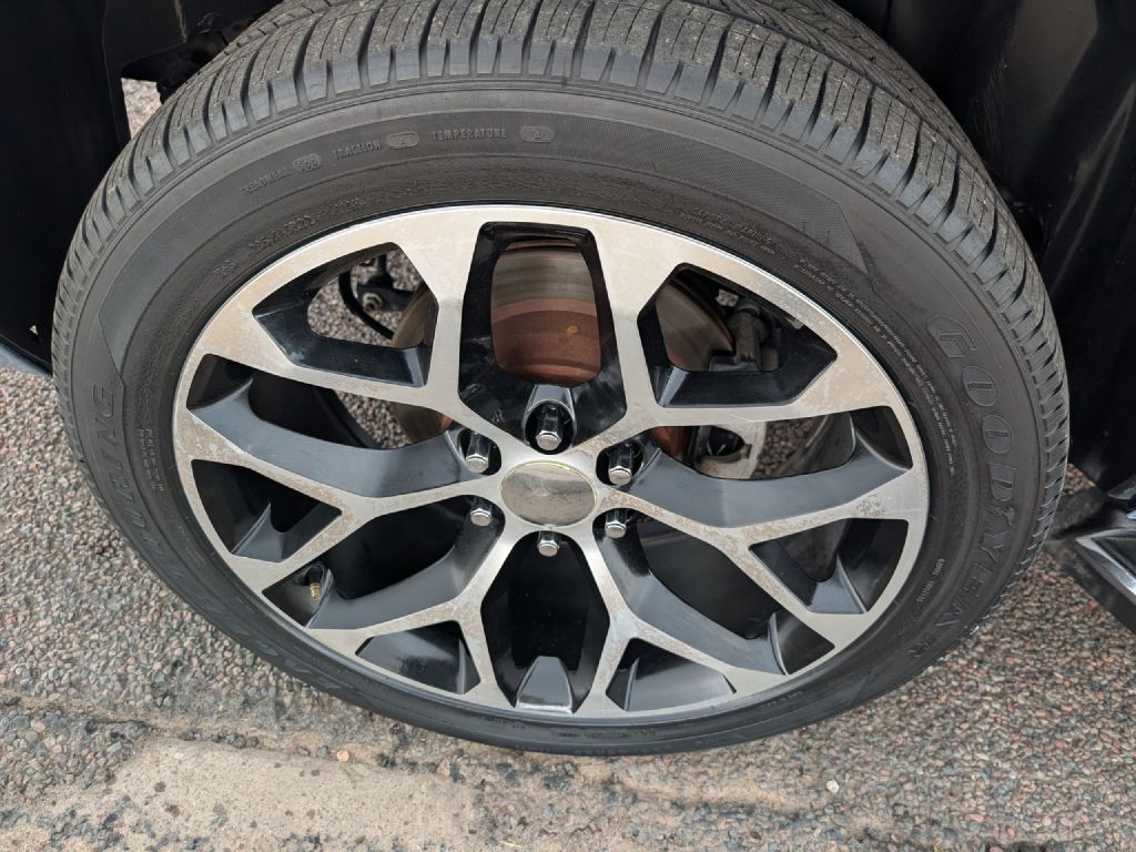 2011 Cadillac Escalade Image 15