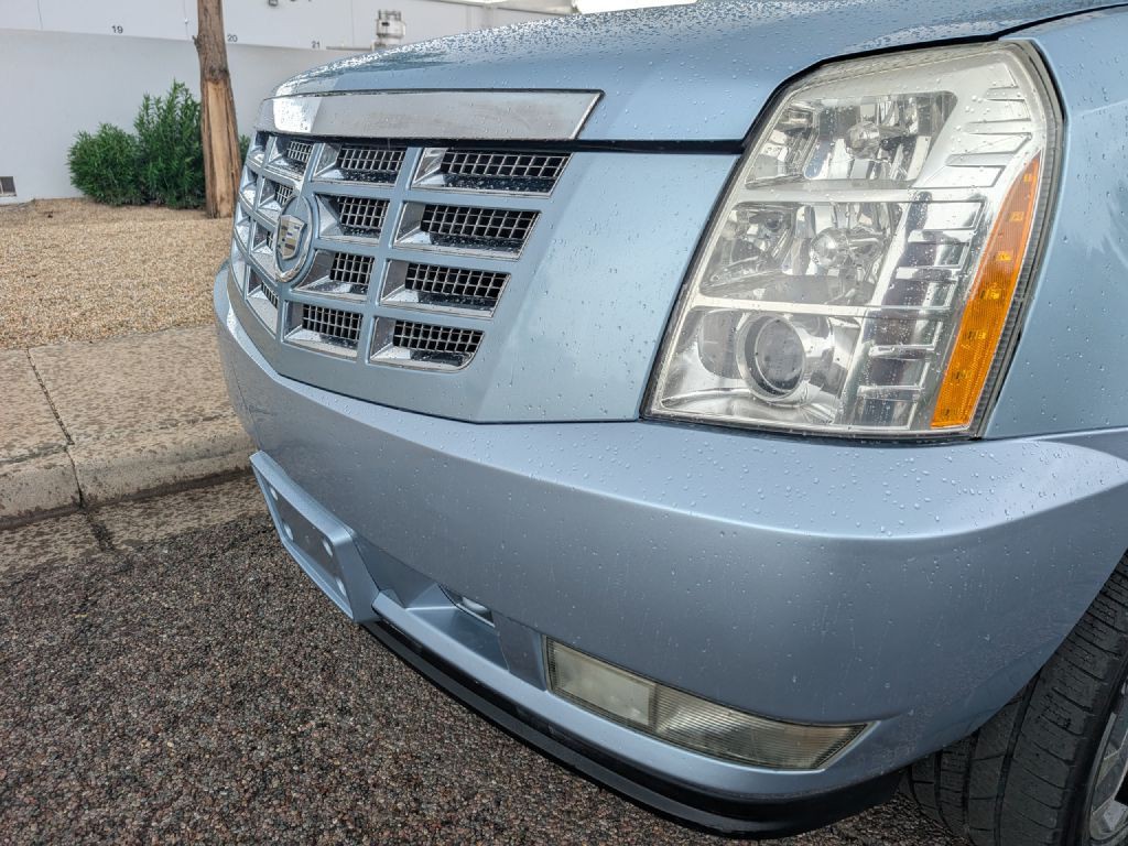 2011 Cadillac Escalade Image 18