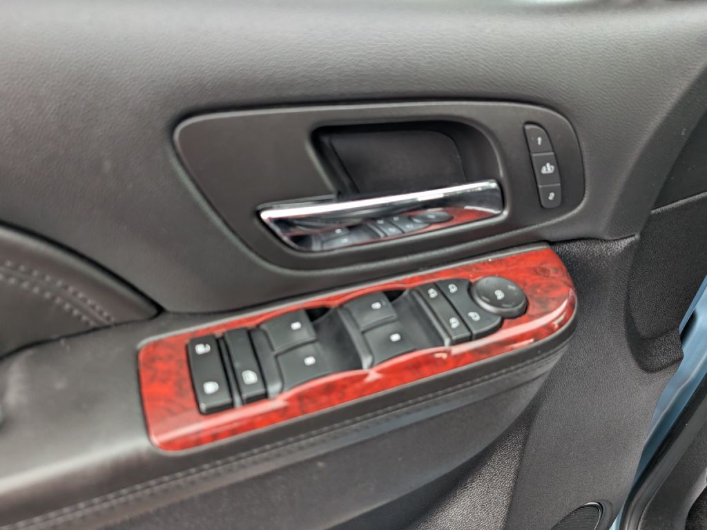 2011 Cadillac Escalade Image 19