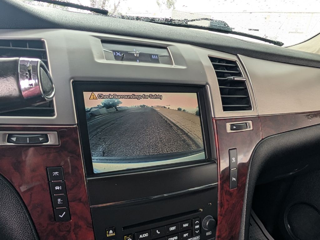 2011 Cadillac Escalade Image 22