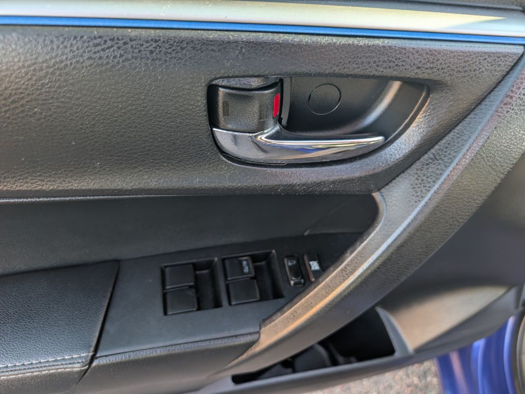 2016 Toyota Corolla Image 17