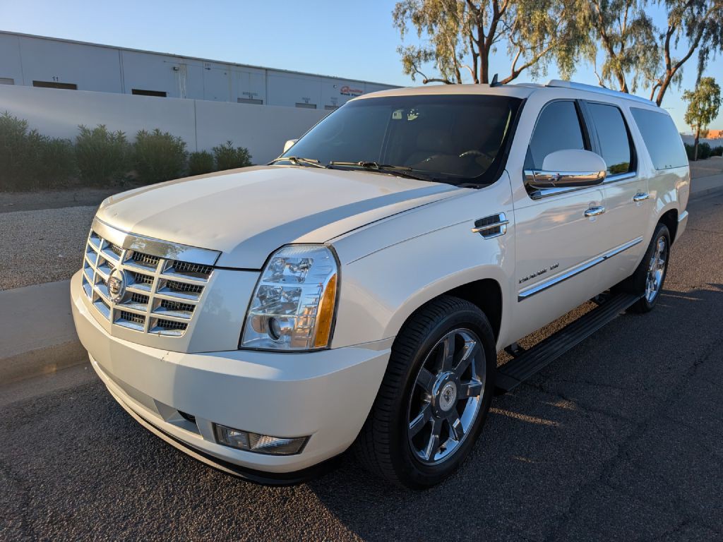 2010 Cadillac Escalade Image 1