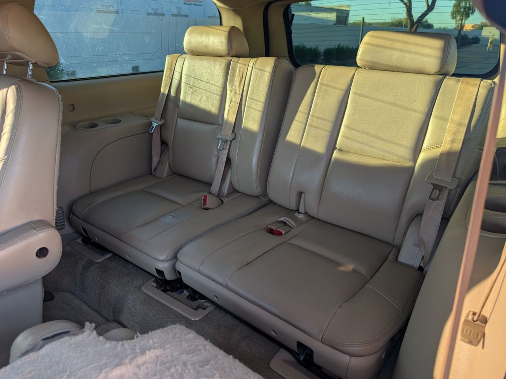 2010 Cadillac Escalade Image 11