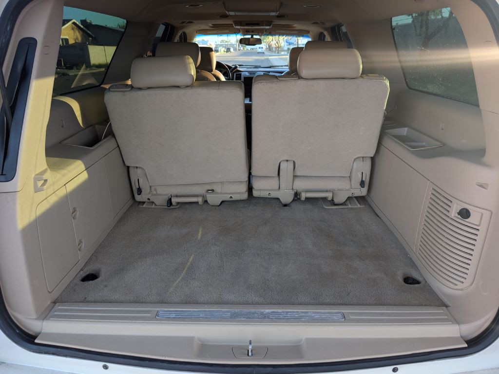 2010 Cadillac Escalade Image 12