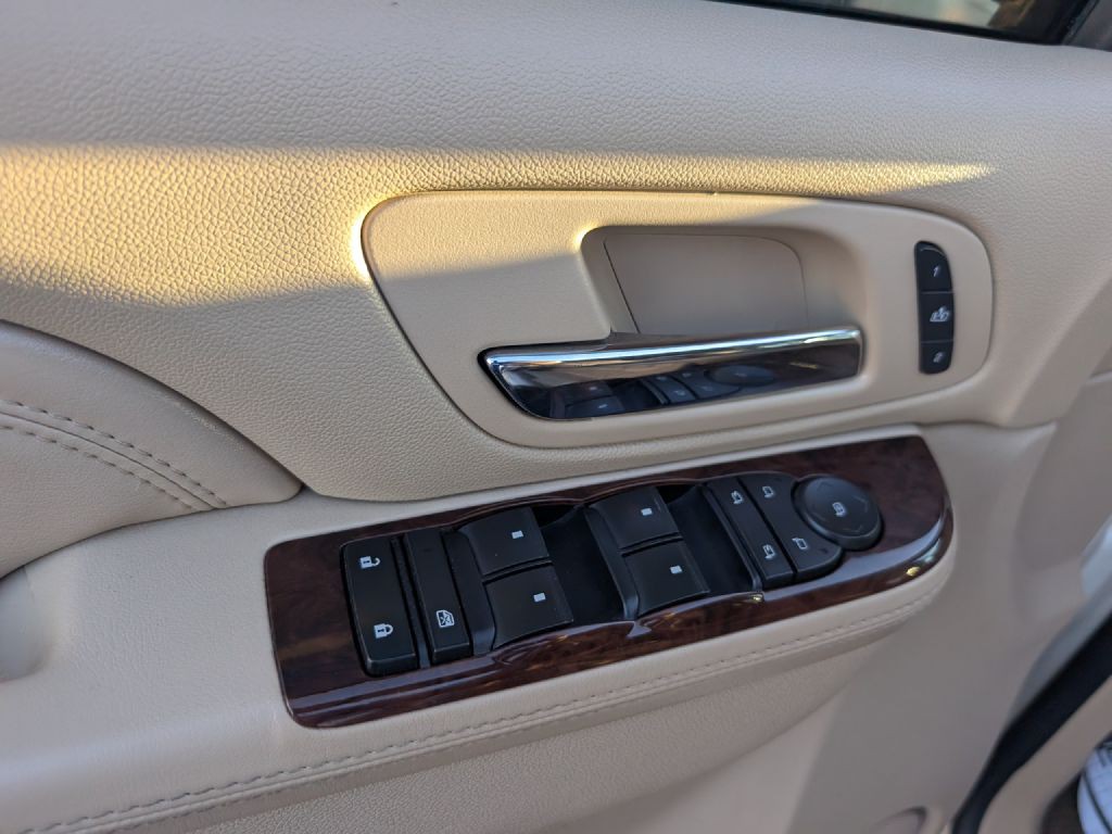 2010 Cadillac Escalade Image 22