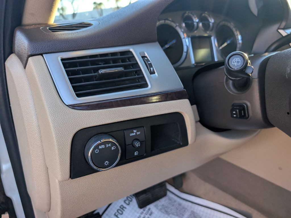 2010 Cadillac Escalade Image 23
