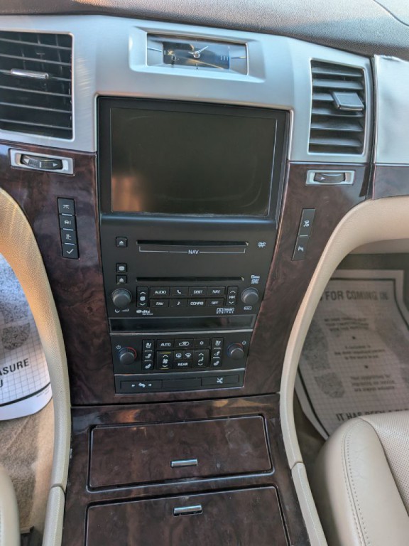 2010 Cadillac Escalade Image 26