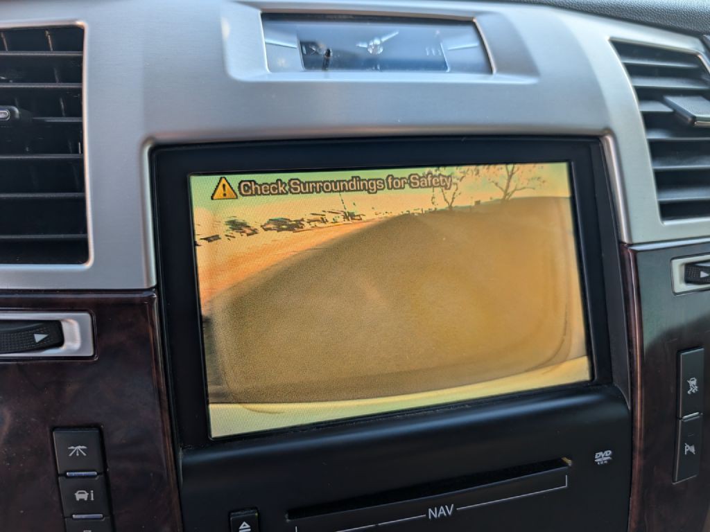 2010 Cadillac Escalade Image 27