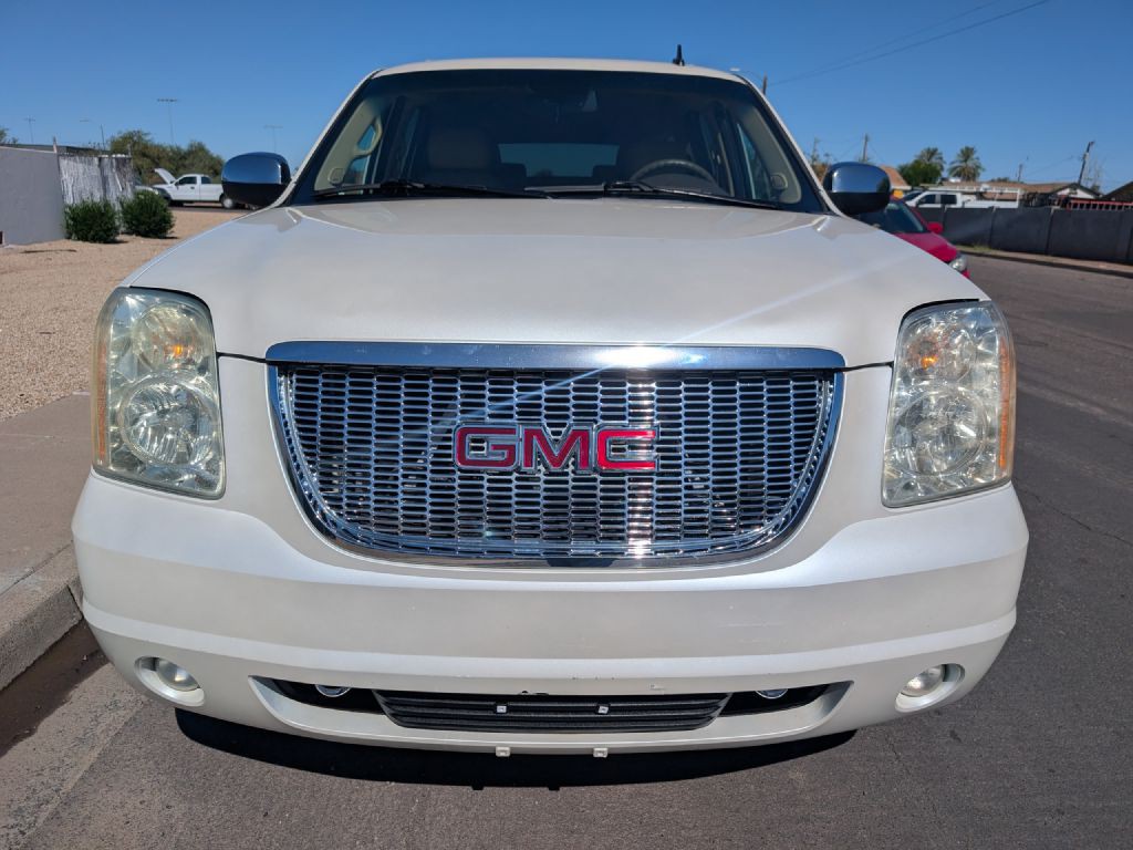 2011 GMC Yukon Image 2