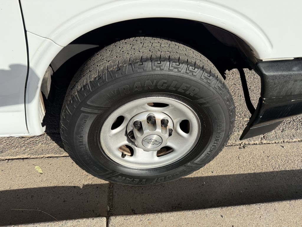 2019 Chevrolet Express Image 13