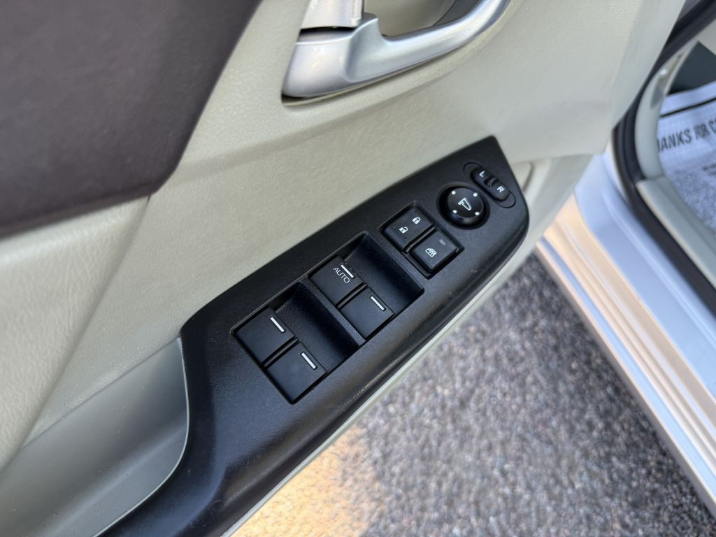 2012 Honda Civic Image 16