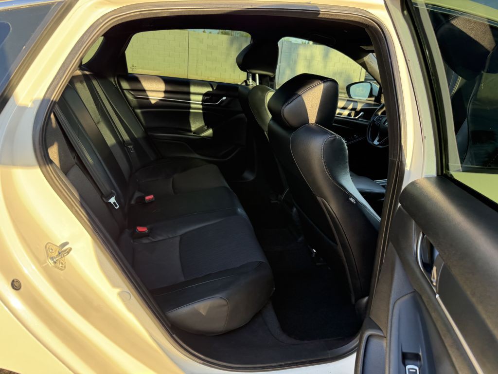 2018 Honda Accord Image 12