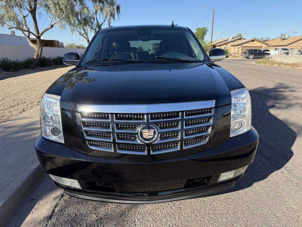 2013 Cadillac Escalade Image 2