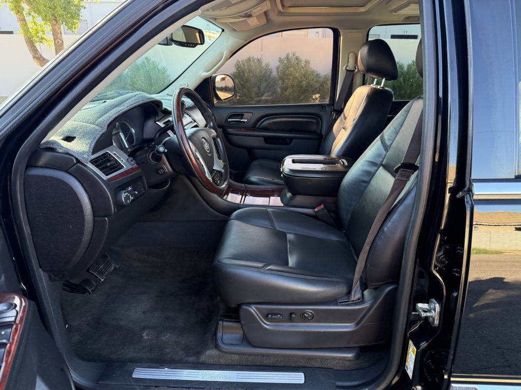 2013 Cadillac Escalade Image 8